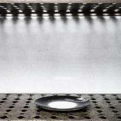 259 SERAX Assiette plate en porcelaine Ann Demeulemeester - Noir et blanc