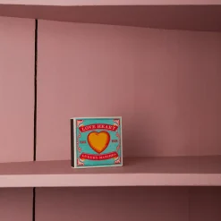 590 FINE MATCH BOX Boîte de 150 grandes allumettes - Love Heart