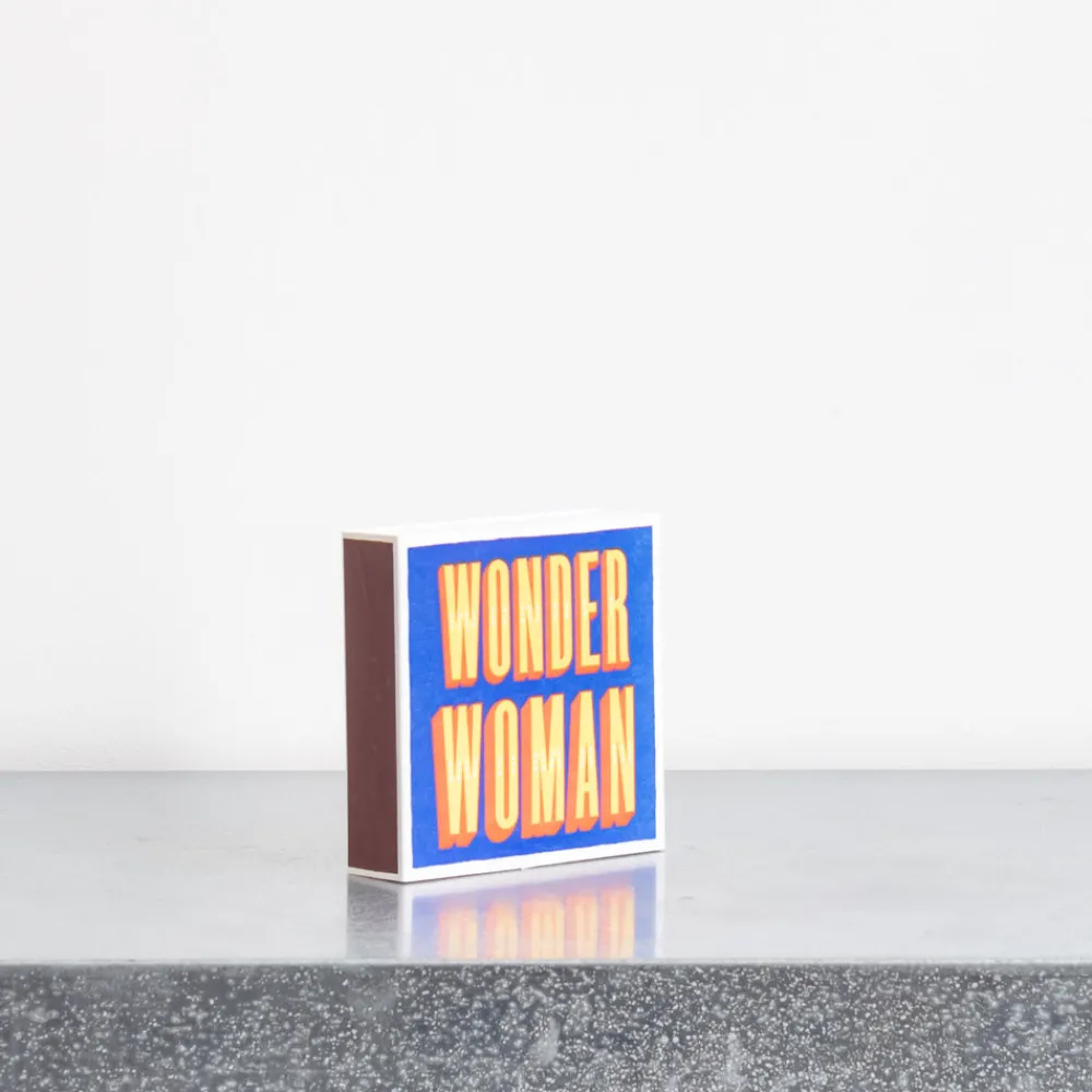 590 FINE MATCH BOX Boîte de 150 grandes allumettes - Wonder Woman