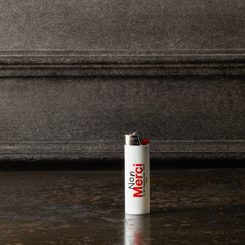 1799 MARKM LASER Briquet - Rouge "Rive Droite" - Non Merci