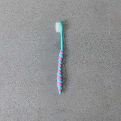 2235 TWIZZLEY Brosse à dent - Cyan & Magenta