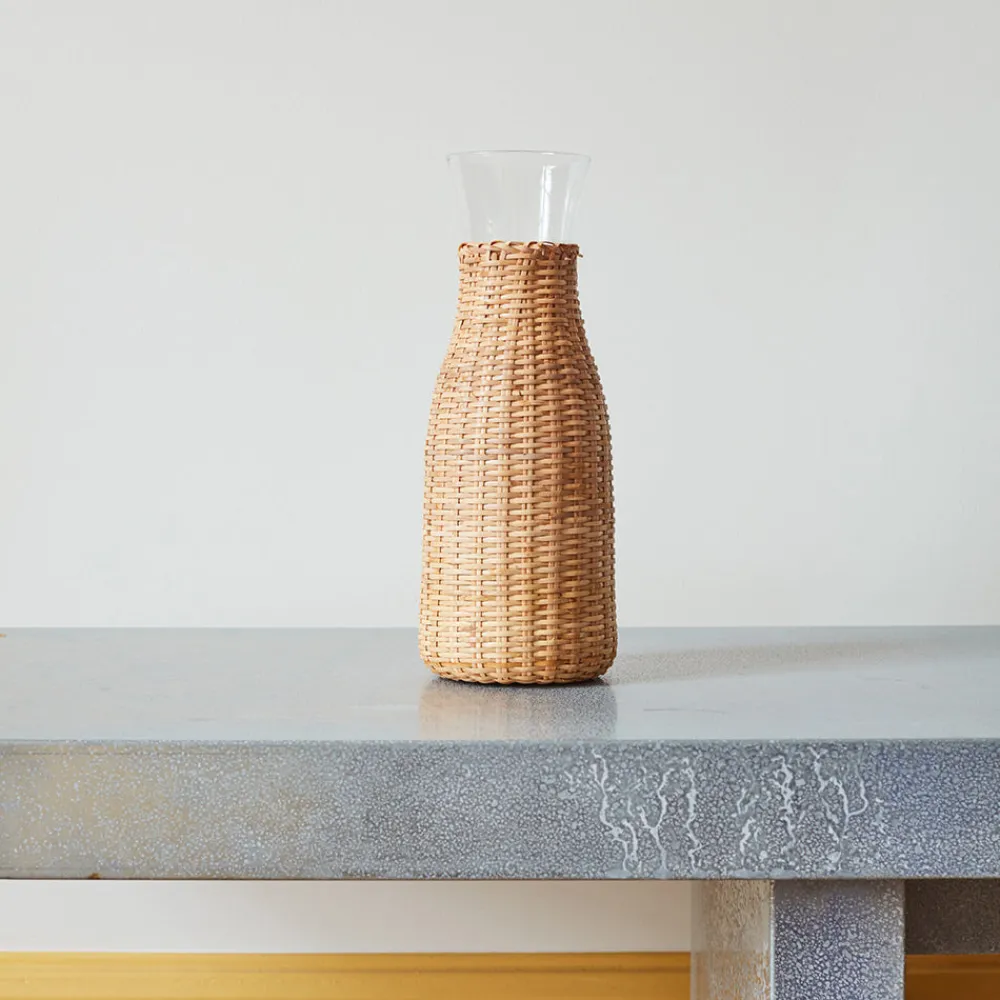 1020 MANSES DESIGN Carafe en verre et rotin