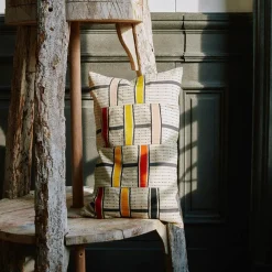 397 GOLDEN EDITIONS Coussin Kente tissé - Gingembre