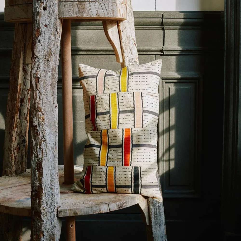 397 GOLDEN EDITIONS Coussin Kente tissé - Gingembre
