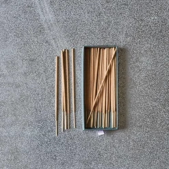1069 COSMIC DEALER Encens Yoga Bois de Santal - 30 bâtons - Cosmic Dealer