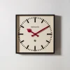1827 NEWGATE Horloge murale carrée Number 5 - Aiguilles rouge