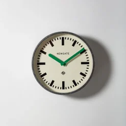 1827 NEWGATE Horloge murale galvanisée The Luggage - Aiguilles vertes