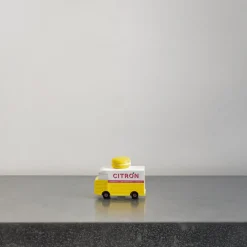 Kids 1499 CANDYLAB Jouet en bois - Yellow Macaron Van