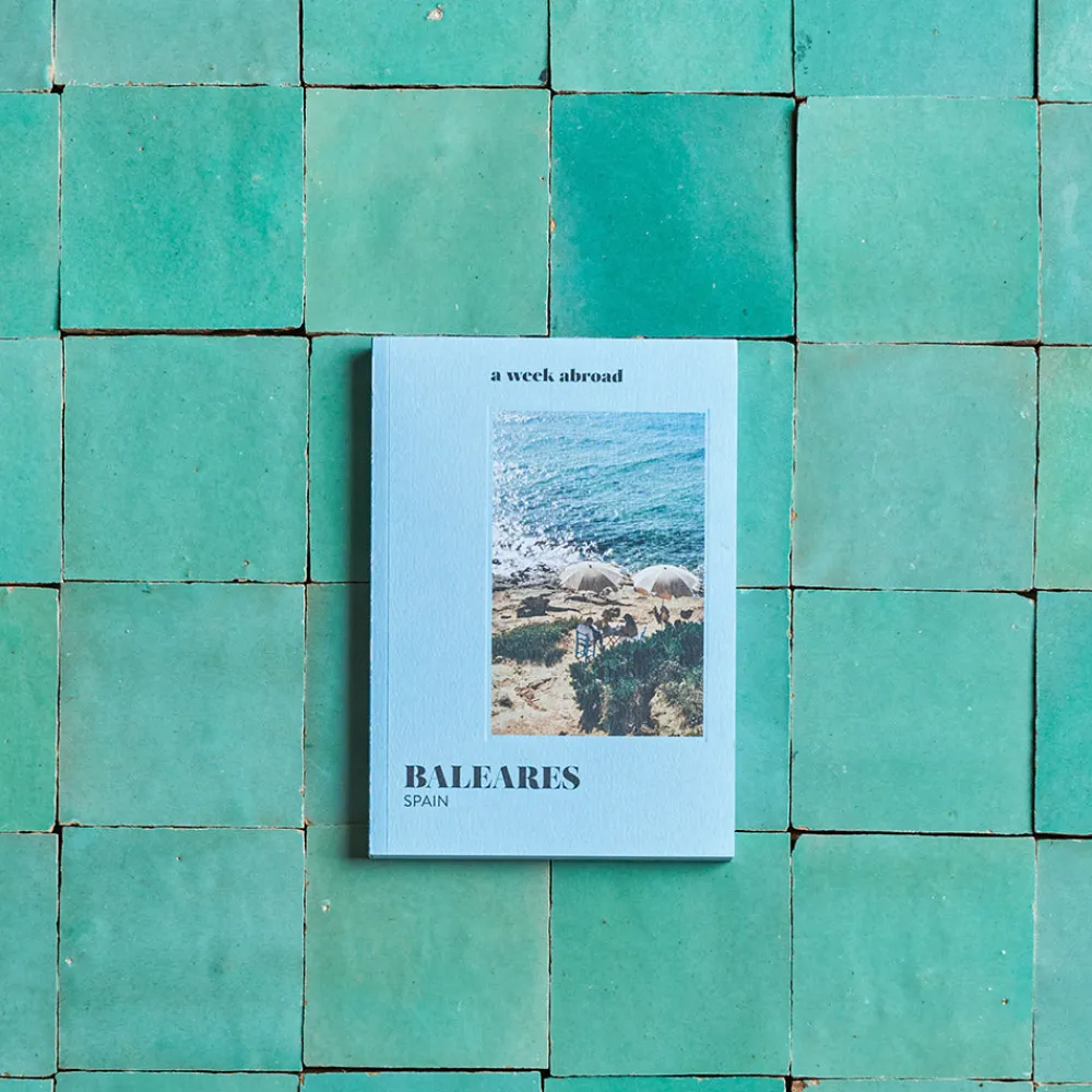 2037 A Week ABROAD Livre - A Week Abroad Baléares