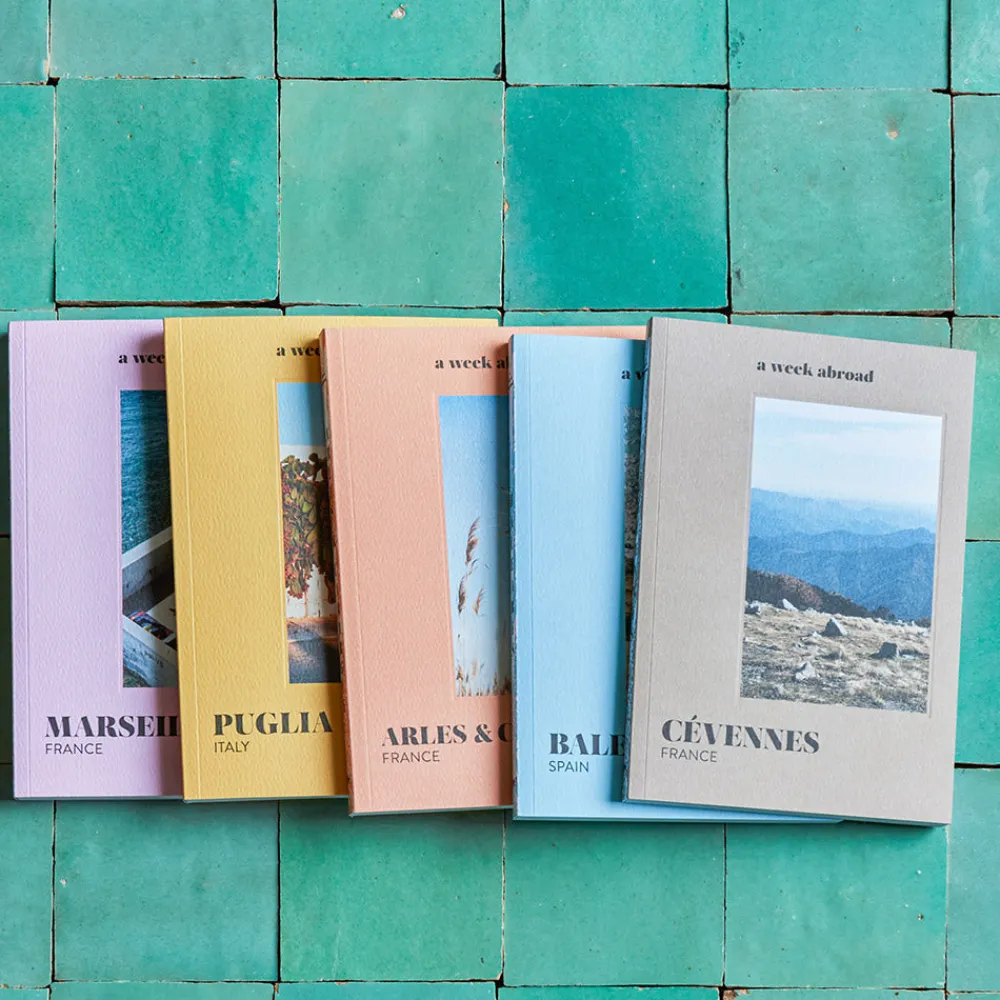 2037 A Week ABROAD Livre - A Week Abroad Marseille