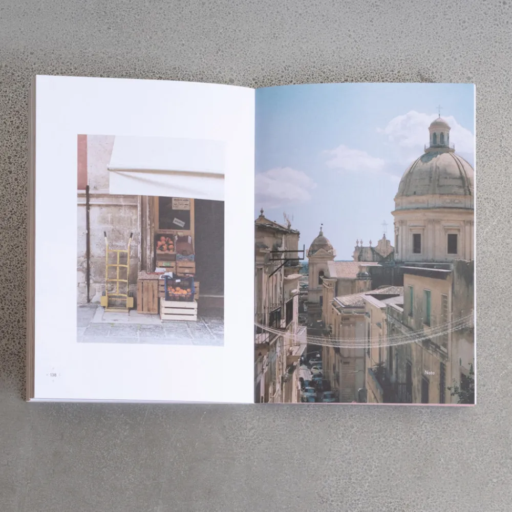 2037 A WEEK ABROAD Livre - A Week Abroad Sicile