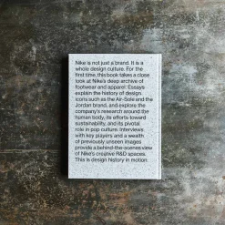 1212 INTERART Livre - Nike: Form Follows Motion