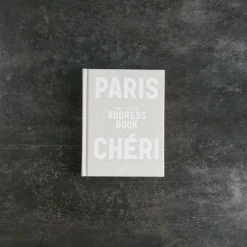 746 HACHETTE EDITIONS Livre - Un dimanche à Paris de Zoé de las Cases