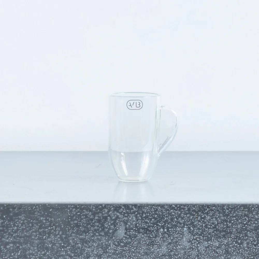 1067 LAURENCE BRABANT Petite tasse en verre à anse creuse - Transparent