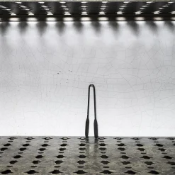 259 SERAX Pince en métal martelé - Anthracite - La Nouvelle Table