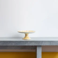 244 FASANO Plat sur pied en faïence tacheté - Ambre