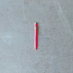 252 CARAN D ACHE Stylo bille - Fluo Pourpre - Caran d'Ache